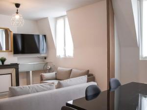 Μια τηλεόραση ή/και κέντρο ψυχαγωγίας στο Appartement moderne - Reims Centre