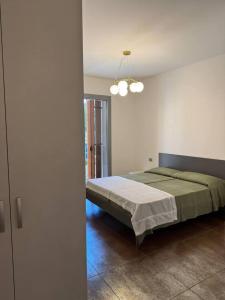 a bedroom with a bed in a room at Sweet Dreams Residence in Brugine