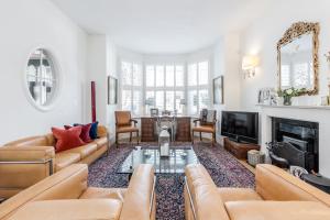 a living room with a couch and a fireplace at Cresswell Lodge in Richmond