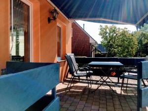 a patio with a table and chairs and a building at Am Blauen See in Dabel +28 photos