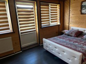 Ένα ή περισσότερα κρεβάτια σε δωμάτιο στο Домашній затишок