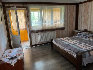 Ένα ή περισσότερα κρεβάτια σε δωμάτιο στο Домашній затишок