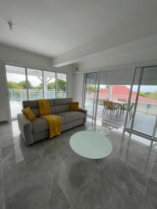 a living room with a couch and a table at Villa Bel'Horizon in Capesterre