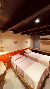 Ένα ή περισσότερα κρεβάτια σε δωμάτιο στο Casa 678 +24 φωτογραφίες