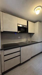 Η κουζίνα ή μικρή κουζίνα στο L'Atelier du Temps - Voicing House