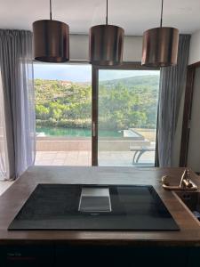 a kitchen with a view of a large window at Apartment Oliven Penthouse in Sutivan