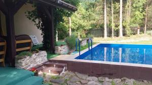 Bazén v ubytování Dom nad Rycerskim Potokiem nebo v jeho okolí