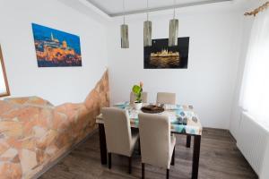 Χώρος καθιστικού στο Vámos Apartman +8 φωτογραφίες