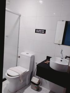 Et badeværelse på Hotel Aliança + 17 billeder