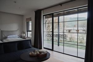 En generel udsigt til bjerge eller udsigt til bjerge taget fra hotellet