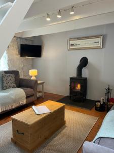 Et tv og/eller underholdning på Dog Friendly Cottage in Pembrokeshire