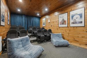 Posezení v ubytování Smoky Mountain Lodge by American Patriot Getaways