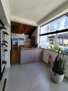 Kuchyň nebo kuchyňský kout v ubytování Novo Hotel