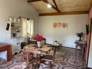 Et tv og/eller underholdning på Refúgio da Montanha