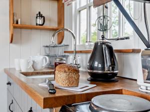 Η κουζίνα ή μικρή κουζίνα στο 1 Bed in Bitterley 44231 +18 φωτογραφίες