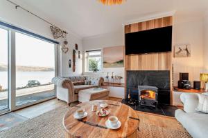 Μια τηλεόραση ή/και κέντρο ψυχαγωγίας στο 3 Bed in Kirkcolm oc-b34009