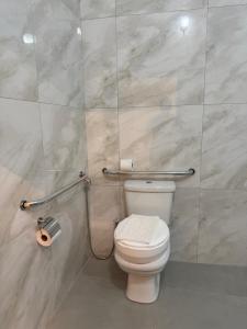 Koupelna v ubytování Hotel Roma + 46 fotografií