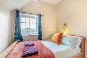 Postel nebo postele na pokoji v ubytování 3 Bed in Fulbeck oc-v33643