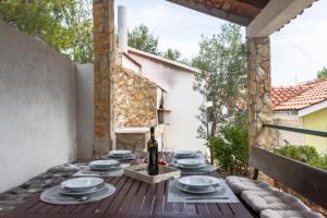 Ảnh trong thư viện ảnh của Family friendly house with a swimming pool Cove Koramaslinova - Koromaslinova, Brac - 15479 ở Milna