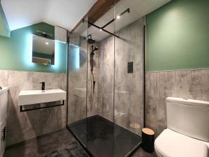 Ένα μπάνιο στο 2 Bed in Tarrant Hinton oc-t32346 +10 φωτογραφίες