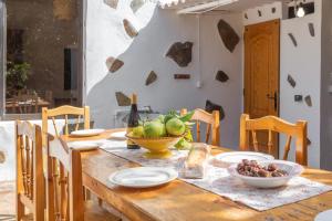 a wooden table with a bowl of fruit on it at Finca Rural House El Pajal Relax in Santa Úrsula