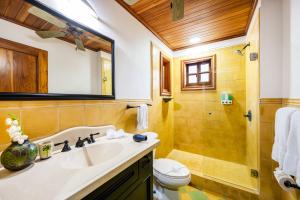 Vannituba majutusasutuses Relaxing Tropical Villa Near The Beach +17 fotot