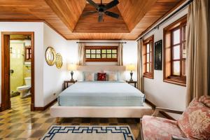 Voodi või voodid majutusasutuse Relaxing Tropical Villa Near The Beach toas