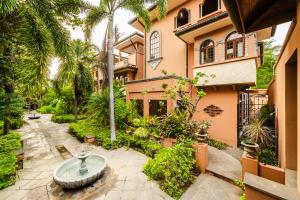 Aed väljaspool majutusasutust Relaxing Tropical Villa Near The Beach