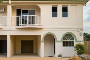 Bygningen som lejligheden ligger i + 2 billeder