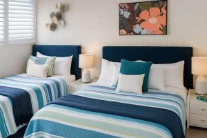 En eller flere senge i et værelse på Strand Stay Steps to Waterpark & Beach in Townsville