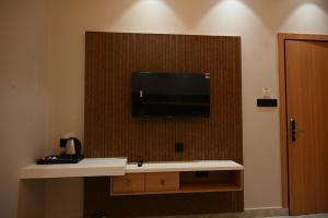 Μια τηλεόραση ή/και κέντρο ψυχαγωγίας στο Hotel RS Grand