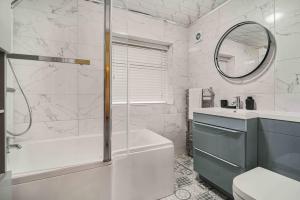 Vannituba majutusasutuses GuestReady - Charming Retreat with Private Patio