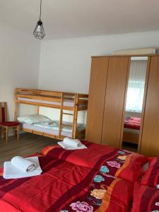 Ένα ή περισσότερα κρεβάτια σε δωμάτιο στο Cozy house with garden and bbq near Vienna