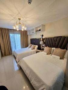 Postel nebo postele na pokoji v ubytování Alpine Villas at Crosswinds Tagaytay