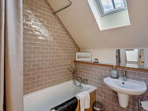 Koupelna v ubytování 3 Bed in Osmotherley G0048 + 21 fotografií