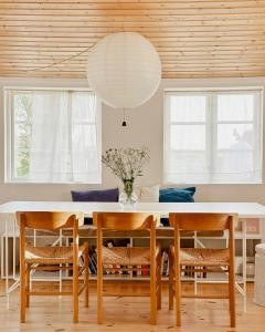 Fotografie z fotogalerie ubytování Artist's Home With Ocean View On Tjörn v destinaci Rösselvik