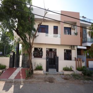 Budova, kde se ubytování v soukromí nachází + 10 fotografií