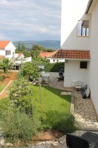 a view of a yard of a white house at Triple Room Krk 3231a in Vrh