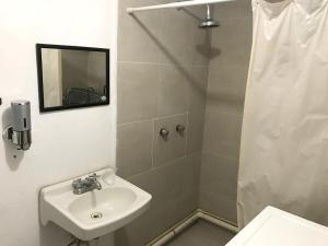 Koupelna v ubytování Rancho el Andariego and La Catrina + 40 fotografií