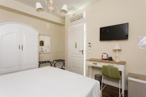 TV a/nebo společenská místnost v ubytování Chiaia 205 By Dimorra + 53 fotografií