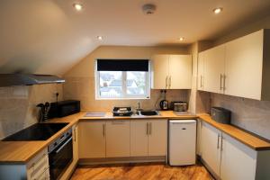 Köök või kööginurk majutusasutuses Molly's Mews, lake view, Bowness on Windermere