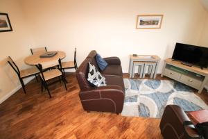 Televiisor ja/või meelelahutuskeskus majutusasutuses Molly's Mews, lake view, Bowness on Windermere