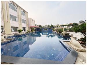 Πισίνα στο ή κοντά στο Hotel Seafaceing Golden- Palace - Swimming Pool and Private Beach Facilities