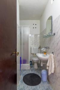 Koupelna v ubytování Seaside secluded apartments Cove Torac, Hvar - 575 + 54 fotografií