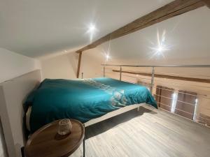 Postel nebo postele na pokoji v ubytování Studio Mezzanine cozy proche gare et canal du midi