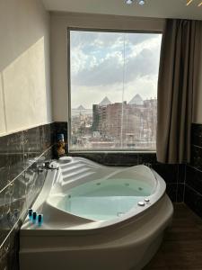 Koupelna v ubytování Silent Majesty Pyramids View INN