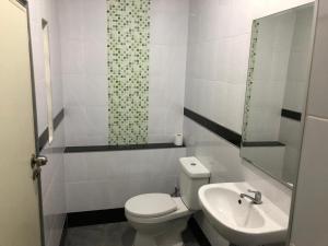 Koupelna v ubytování Den Nest Guest House Krabi + 33 fotografií