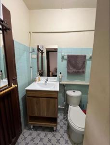 Vannituba majutusasutuses Habitación en Cali