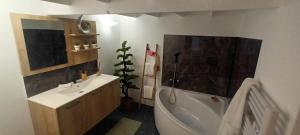 Ένα μπάνιο στο Place of the Goddess