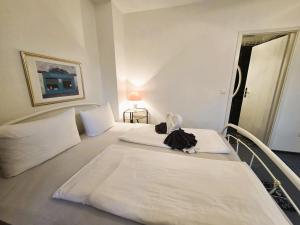a bedroom with two beds and a stuffed animal sitting on top at Ostseeloft Wischuer in Rerik